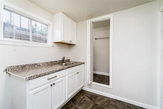 5519 Chapman St, Unit 2 in Houston, TX - Building Photo - Building Photo