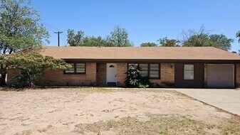 801 W Golf Course Rd in Midland, TX - Building Photo