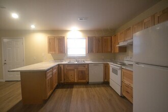 3 Bed 1.5 Bath Duplex in Buffalo, MO - Building Photo - Building Photo