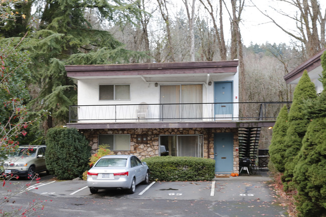 Town & Country Apartments in Portland, OR - Building Photo - Building Photo