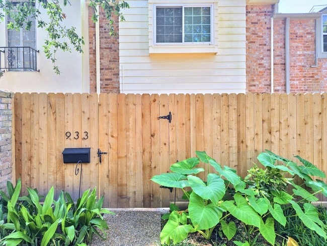 property at 933 Wax Myrtle Ln