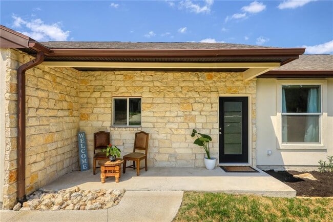 8005 Flintlock Cir in Lago Vista, TX - Building Photo - Building Photo