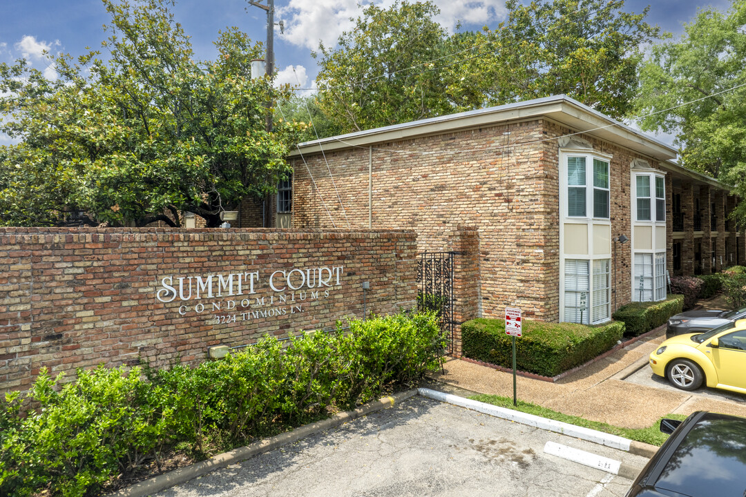 Summit Court Condominiums in Houston, TX - Foto de edificio