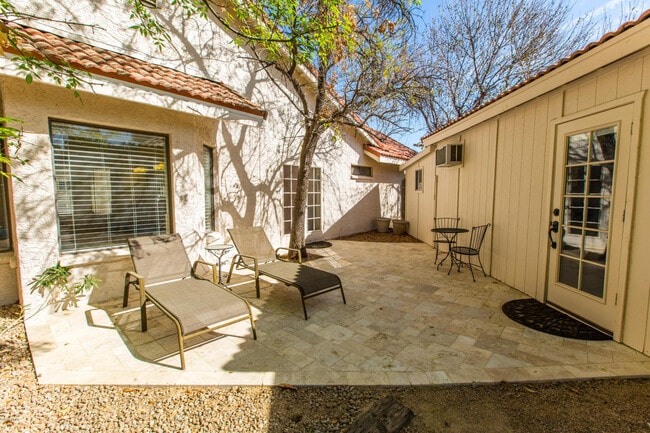 7924 S Kenwood Ln, Unit Cottage in Tempe, AZ - Building Photo - Building Photo