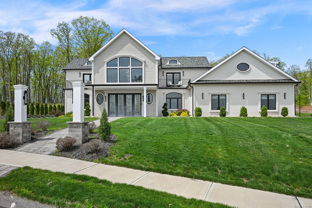 5 Hawks Lndg in Berlin, CT - Building Photo