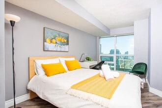 18 Yonge St, Unit SI ID1403791P in Toronto, ON - Building Photo - Building Photo