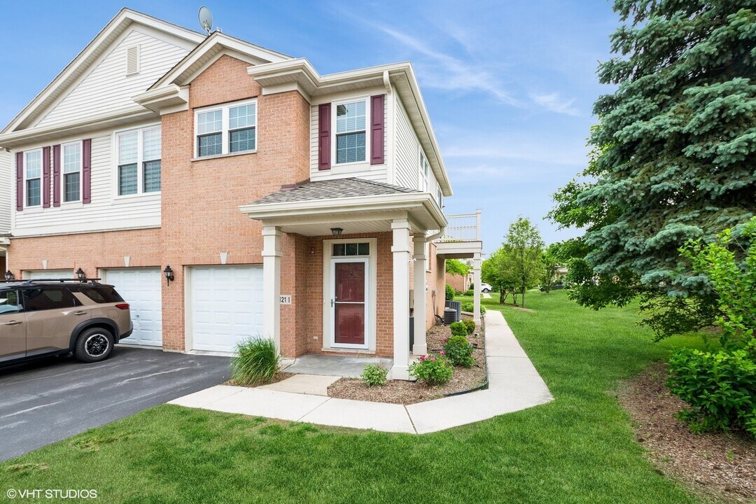 8121 Concord Ln in Justice, IL - Building Photo