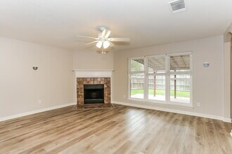 213 Garden Valley Ln in Red Oak, TX - Building Photo - Building Photo
