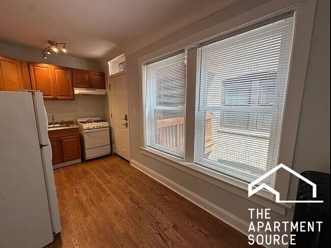 7033 N Glenwood Ave in Chicago, IL - Building Photo - Building Photo