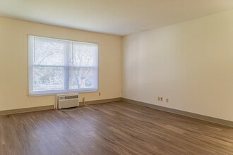 Town & Country Apartments in Urbana, IL - Foto de edificio - Building Photo