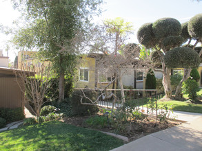 156 E Highland Ave in Sierra Madre, CA - Building Photo - Building Photo