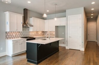 1825 11th Ave N in Nashville, TN - Building Photo - Building Photo