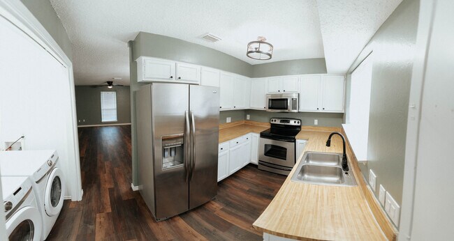 property at 9 E Mountain Creek Ct