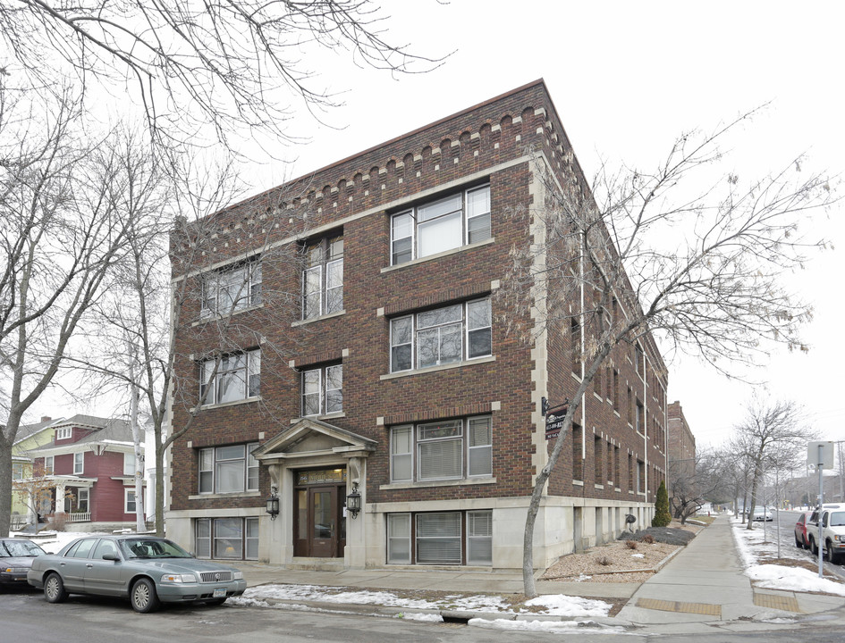 Modesto in Minneapolis, MN - Foto de edificio