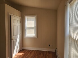 157 N Clinton St in Poughkeepsie, NY - Building Photo