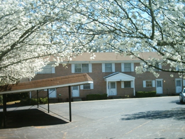 Lee Street Apartments in Thomaston, GA - Building Photo