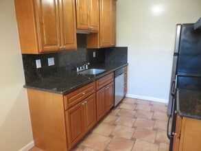 Hill Garden Apartments in Belmont, CA - Building Photo - Building Photo