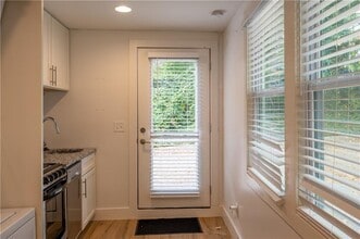 1170 Greenwich St SW in Atlanta, GA - Building Photo - Building Photo