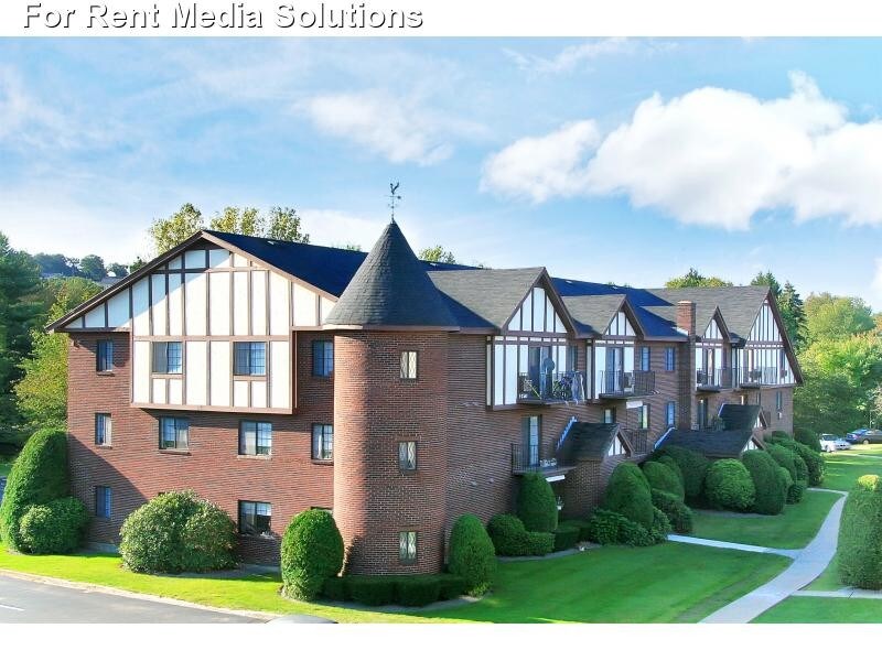 Rivers Edge in Waterbury, CT - Foto de edificio