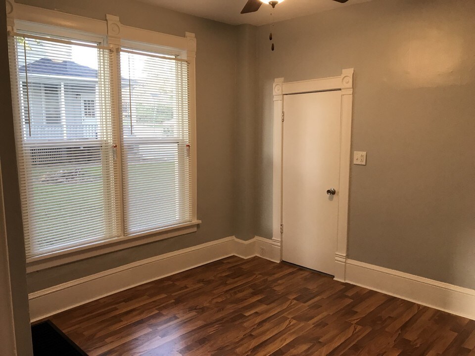 302 S Prairie St in Bloomington, IL - Building Photo