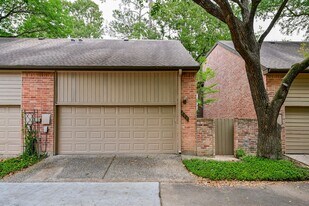 294 Sugar Berry Cir in Houston, TX - Building Photo