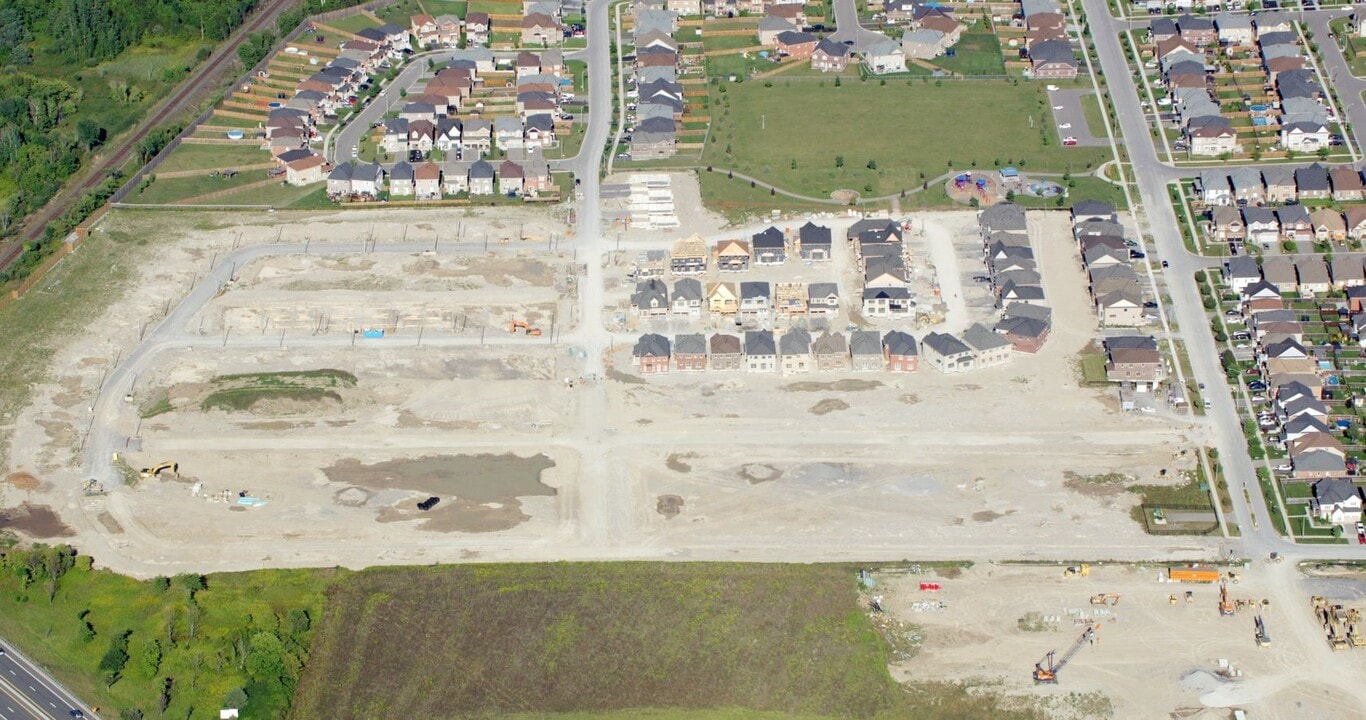 Gracefields in Clarington, ON - Building Photo