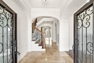 5637 Overbrook Ln in Houston, TX - Foto de edificio - Building Photo