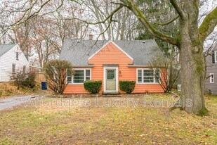 805 N Landing Rd in Brighton, NY - Building Photo