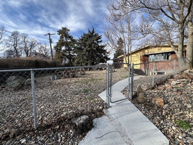 2405 Sunset Dr in Ontario, OR - Building Photo - Building Photo