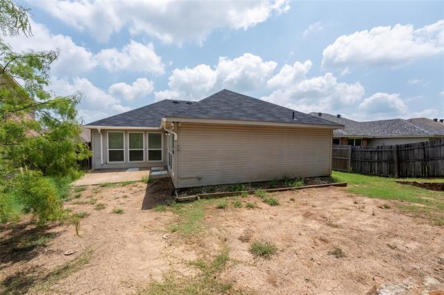 912 Hidden Oaks Dr in Burleson, TX - Building Photo - Building Photo
