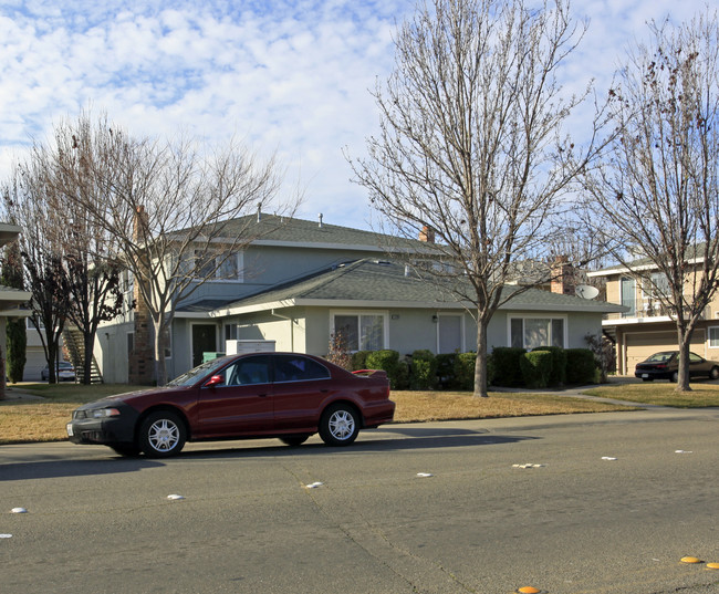 5704 42nd St in Sacramento, CA - Building Photo - Building Photo