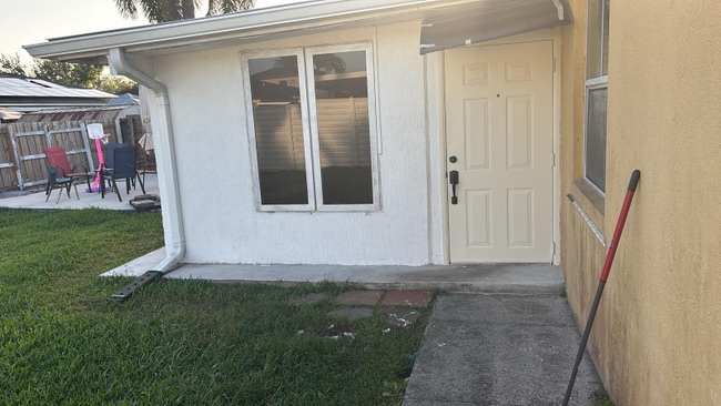 11351 SW 245th St in Homestead, FL - Foto de edificio - Building Photo