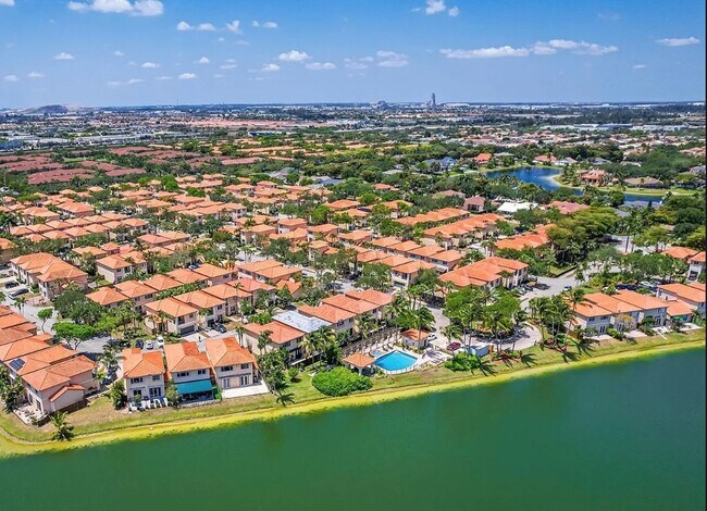 14411 NW 83rd Pl in Miami Lakes, FL - Building Photo - Building Photo