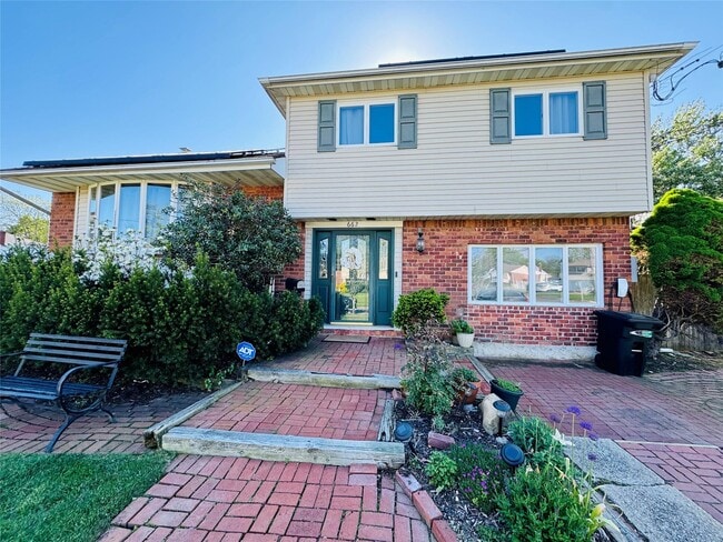 property at 662 Interlaken Ln
