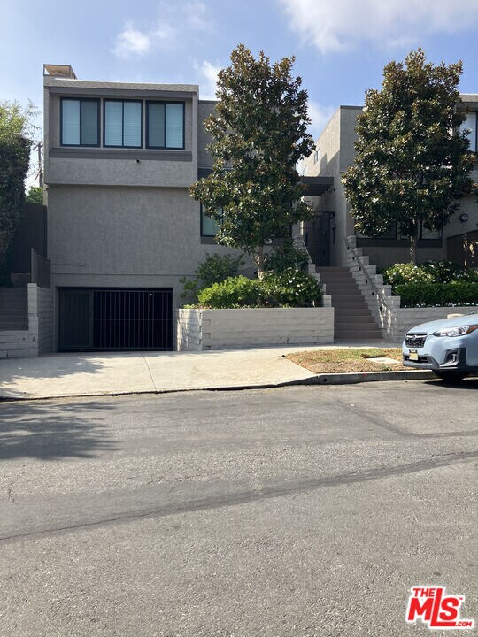 1621 Hilts Ave in Los Angeles, CA - Building Photo