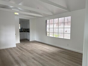 3059 Sycamore Ave in Glendale, CA - Foto de edificio - Building Photo