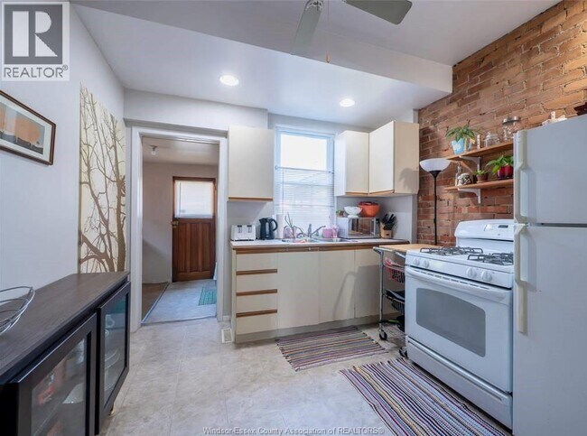 1064 Monmouth Rd in Windsor, ON - Building Photo - Building Photo