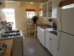 214 Avenue C in Redondo Beach, CA - Foto de edificio - Building Photo