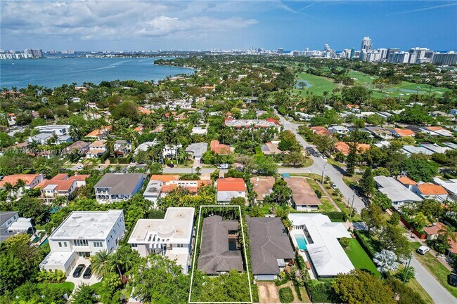 property at 725 W 49th St