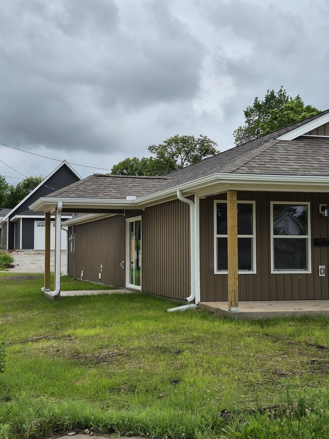 502 N Devon St in Webb City, MO - Building Photo - Building Photo