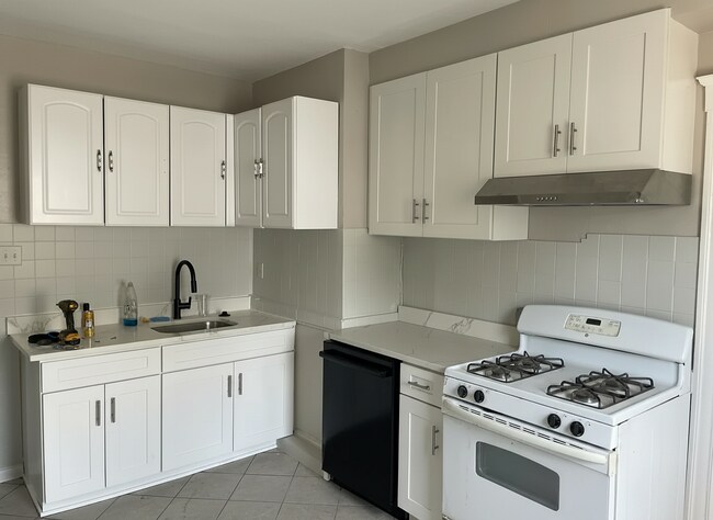 7 Pearl St, Unit 3 in Somerville, MA - Foto de edificio - Building Photo