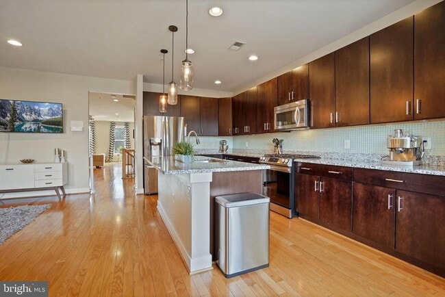 2209 Richmond Hwy in Alexandria, VA - Building Photo - Building Photo