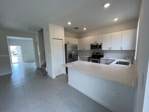 1676 SE 26th Ter in Homestead, FL - Building Photo - Building Photo