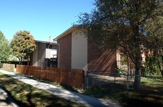 1628-1652 Chester St in Aurora, CO - Building Photo - Building Photo