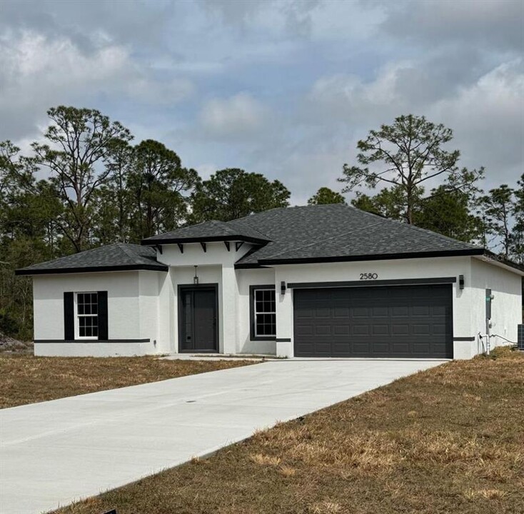 2580 Gaillardia Dr in Lake Wales, FL - Foto de edificio