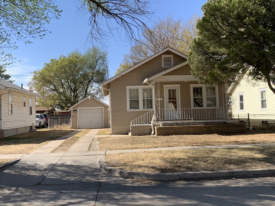 1555 S Gold St in Wichita, KS - Building Photo