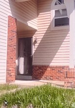634 Sandy Summit Dr in Ballwin, MO - Foto de edificio - Building Photo