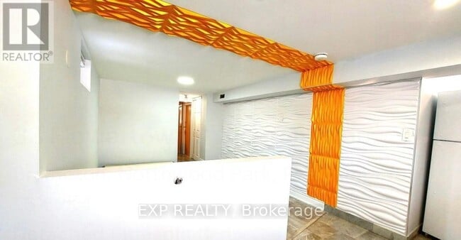 33 Flowertown Ave in Brampton, ON - Building Photo - Building Photo