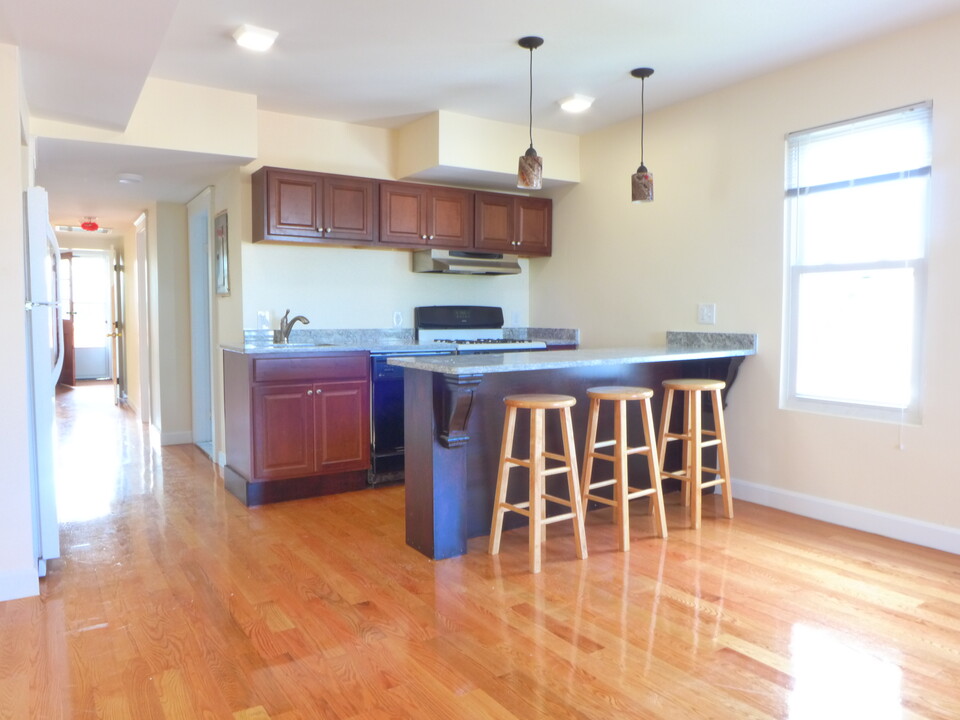 10 Bayard St, Unit 3 in Boston, MA - Building Photo