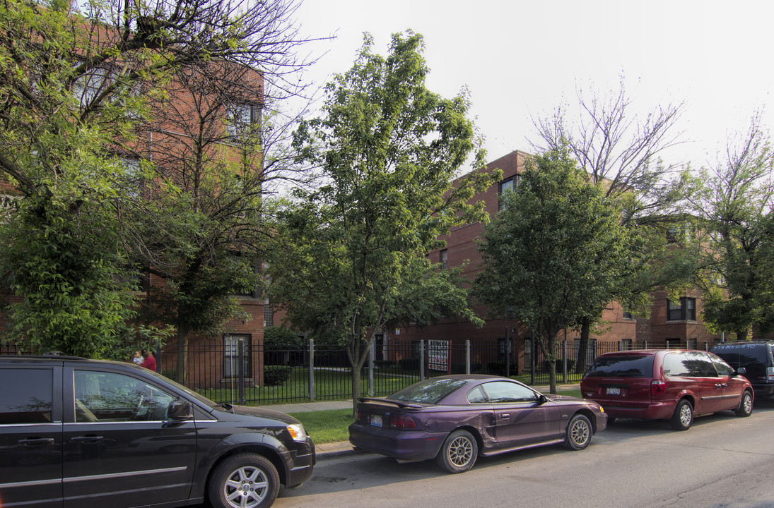 Berwyn Campbell Apartments in Chicago, IL - Foto de edificio